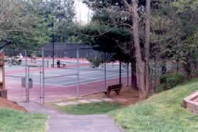 At the top of the hill turn right onto the trail leading towards the tennis courts.