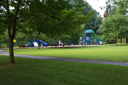 There are some excellent playground facilities at Borge St. Park.