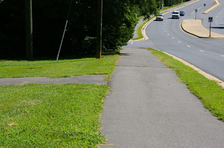 The wide asphalt trail on the left is the previous section of the CCT. Continue straight on the asphalt trail along Jermantown Rd. Walkers from the prior section of the CCT should turn left to follow Jermantown Rd. if they wish to continue on this section.