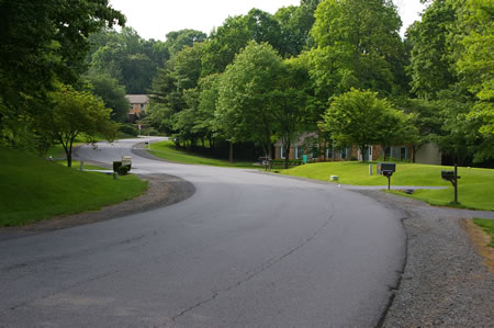 After leaving the previous section turn right and follow the gravel shoulder of Miller Heights Rd. about 1/4 mile.