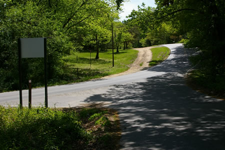 Coming from the previous section of the CCT cross Lorton Road at the restricted road intersection and follow the dirt trail on the other side.