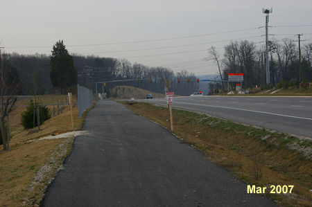 After passing the prison buildings turn left onto the gravel trail towards a watch tower.