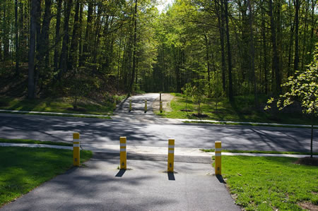 The trail crosses Laurel Crest Dr.