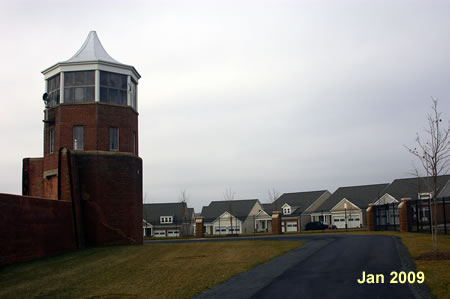 The trail follows the wall to the watch tower and turns left.