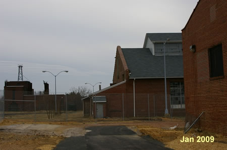 The trail turns right to go between buildings.