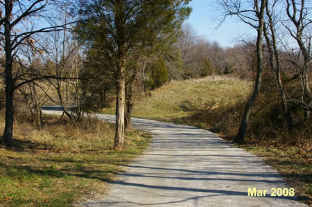 The trail turns to the left for a very short distance.