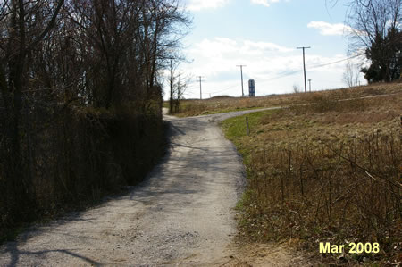 This trail leads to the Central Green Trail loop.