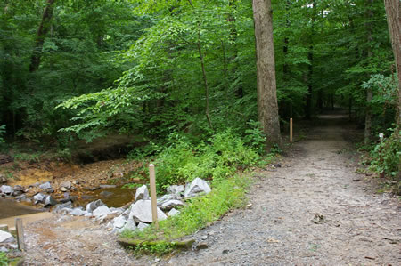 Take the trail to the right at this intersection.