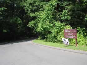 Walk through the parking lot toward the entrance to the park but turn right to follow the access lane towards fields 5 and 6.