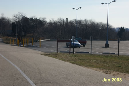 The walk ends back at the parking lot where the walk started.