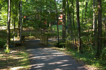 After a considerable distance the trail cross Glade Stream again and turns right.