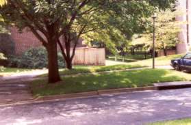 The path crosses Weathersfield Ct.