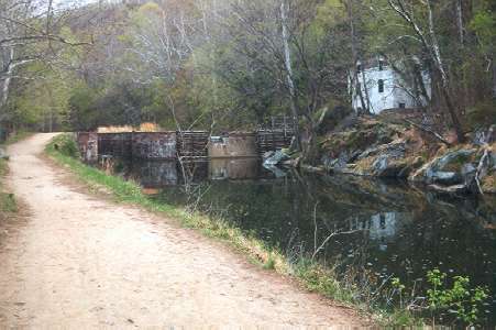 This is Lock 16.  The Locktender lived in this house.