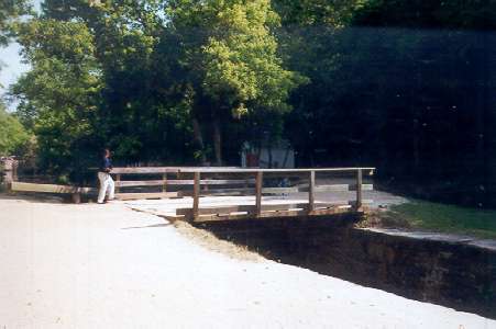 After passing Lock 19 turn right onto the bridge to cross the canal.