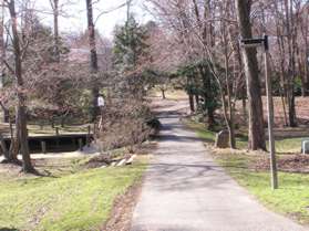 At the end of the street follow the asphalt path with Lake Anne on the left.