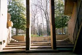 Wallk up the steps at the end of the plaza and follow the asphalt trail stragiht ahead.