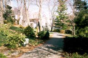 Take the asphalt path to the sidewalk along the next street.  Lake Anne is on the right.