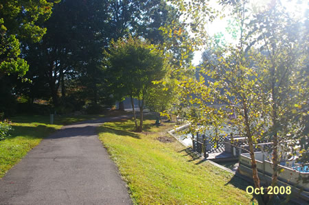 Follow the trail along the edge of the lake.