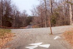 Continue onto the gravel road past the chain shown.