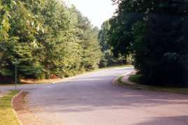 For the RA trail route cross Upper Lake Dr. and turn left onto the sidewalk.  The street to the left is Great Meadow Dr. For the alternate route go to image 25.