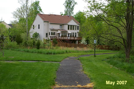 An asphalt trail intersects from the left. Turn left to follow that trail.