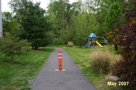 After a short distance the trail will turn to the left to go behind the houses.