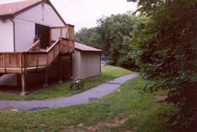 Take the asphalt trail that starts to the right of the clubhouse. This is marked as the 'HUNTERS CREEK TRAIL'.